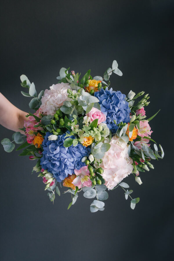 Buchet mare rotund cu hortensii albastre