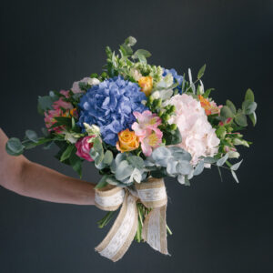 Buchet mare rotund cu hortensii albastre