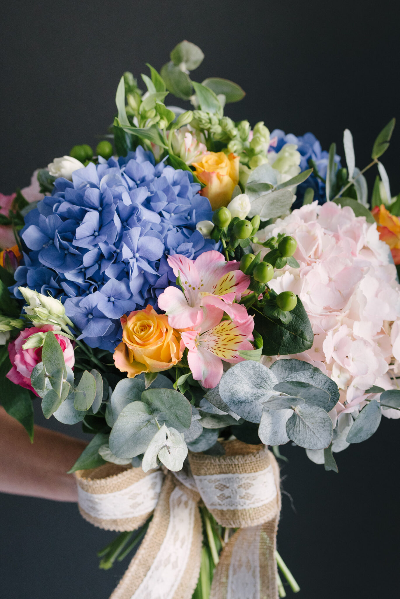 Buchet mare rotund cu hortensii albastre