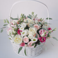 Aranjament Floral Pastelat In Cos Alb