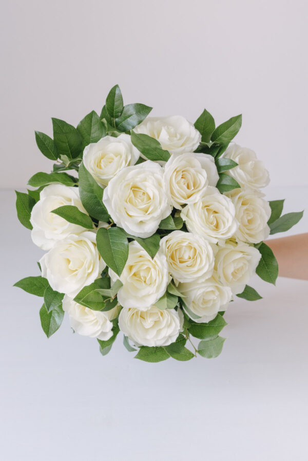 Buchet Cu Trandafiri Albi Avalanche
