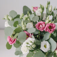 Buchet De Flori Cu Lisianthus Si Eucalipt