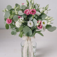 Buchet De Flori Cu Lisianthus Si Eucalipt