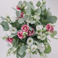 Buchet De Flori Cu Lisianthus Si Eucalipt