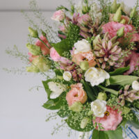 Buchet Cu Lisianthus Si Zambile Parfumate