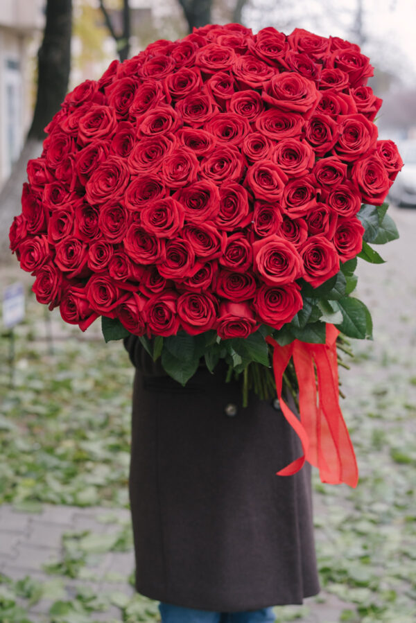 Buchet Urias Cu 101 Trandafiri Rosii