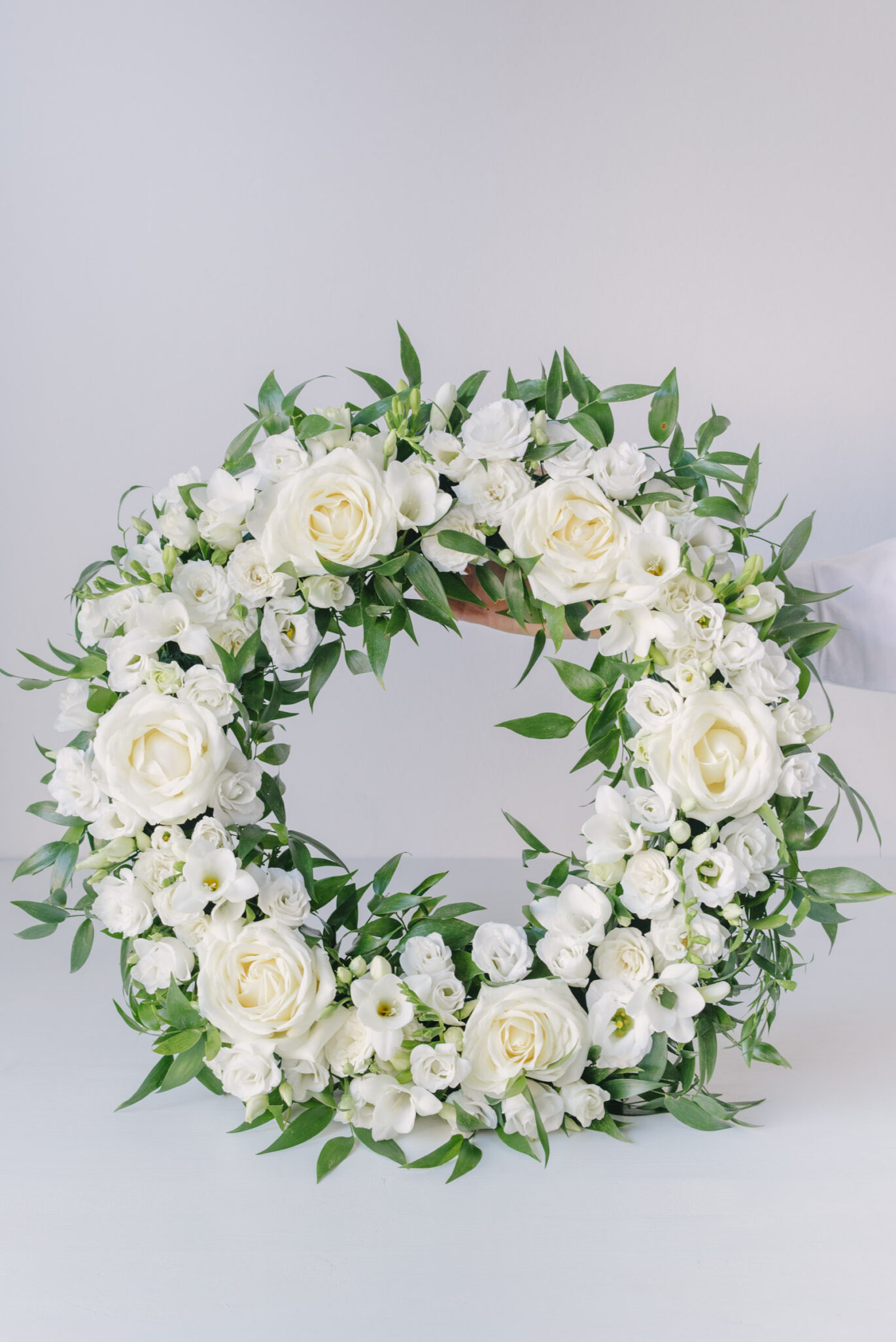 Coroana Funerara Din Flori Albe