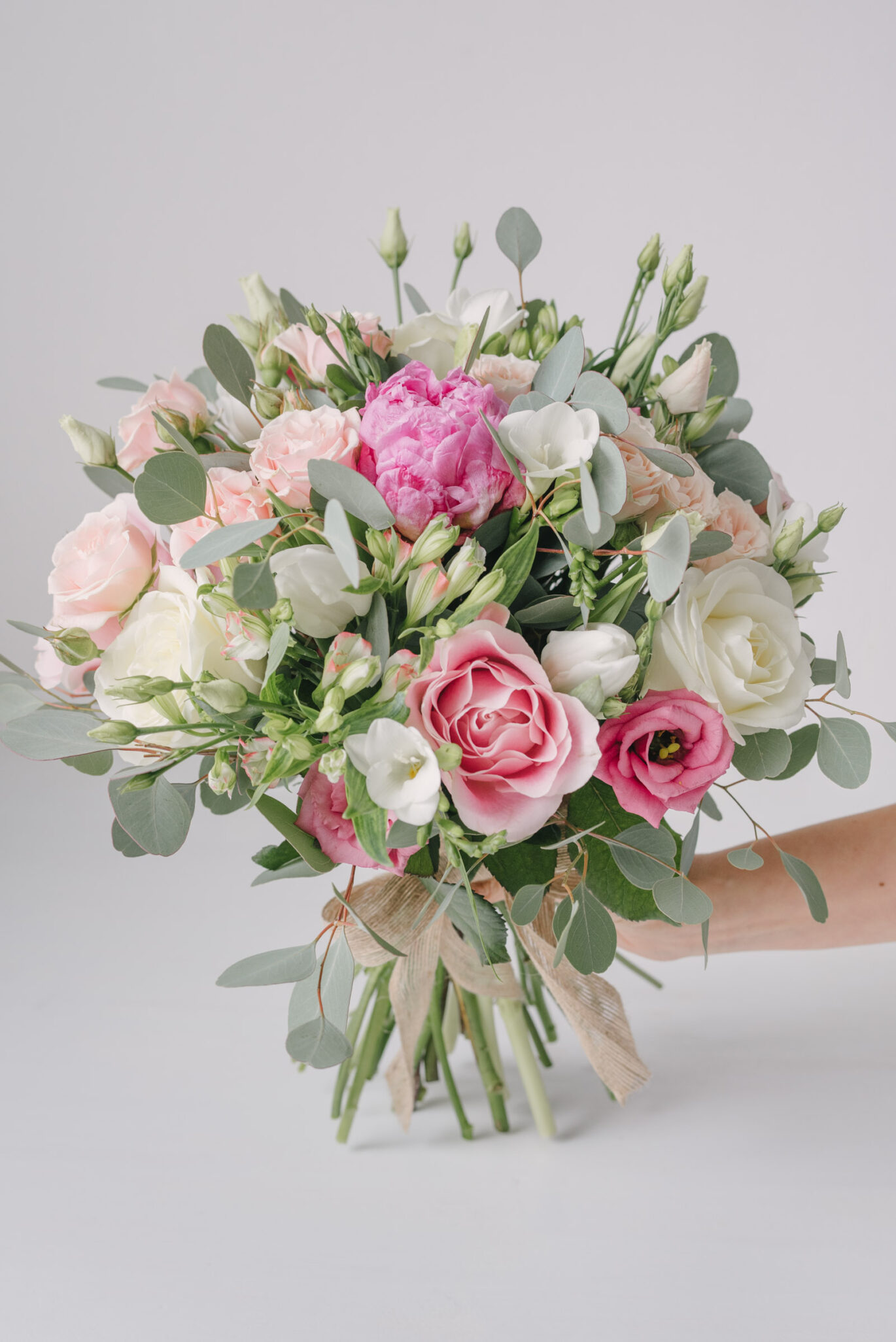 Buchet Pastelat Cu Bujor, Lalele, Frezii, Trandafiri, Alstroemeria
