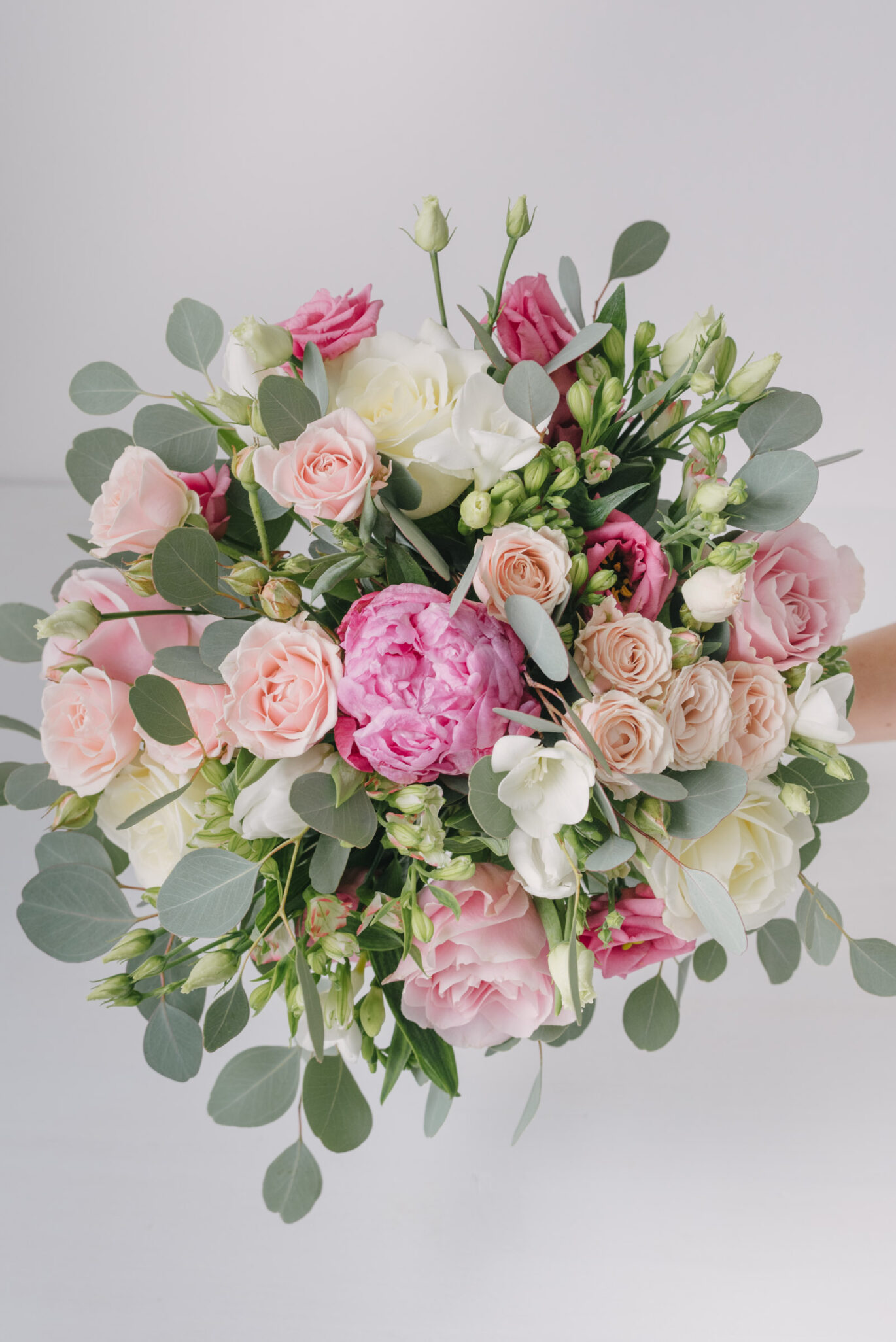 Buchet Pastelat Cu Bujor, Lalele, Frezii, Trandafiri, Alstroemeria