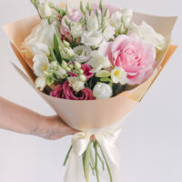 Buchet Cu Trandafiri, Lalele, Lisianthus Si Frezii