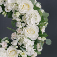 Coroană Funerară Cu Hortensii, Trandafiri Și Lisianthus