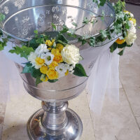 Ghirlanda Cristelnita Pentru Botez Cu Flori Galbene Si Albe