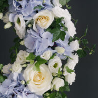 Coroana Funerara Cu Hortensii Albastre Si Iedera