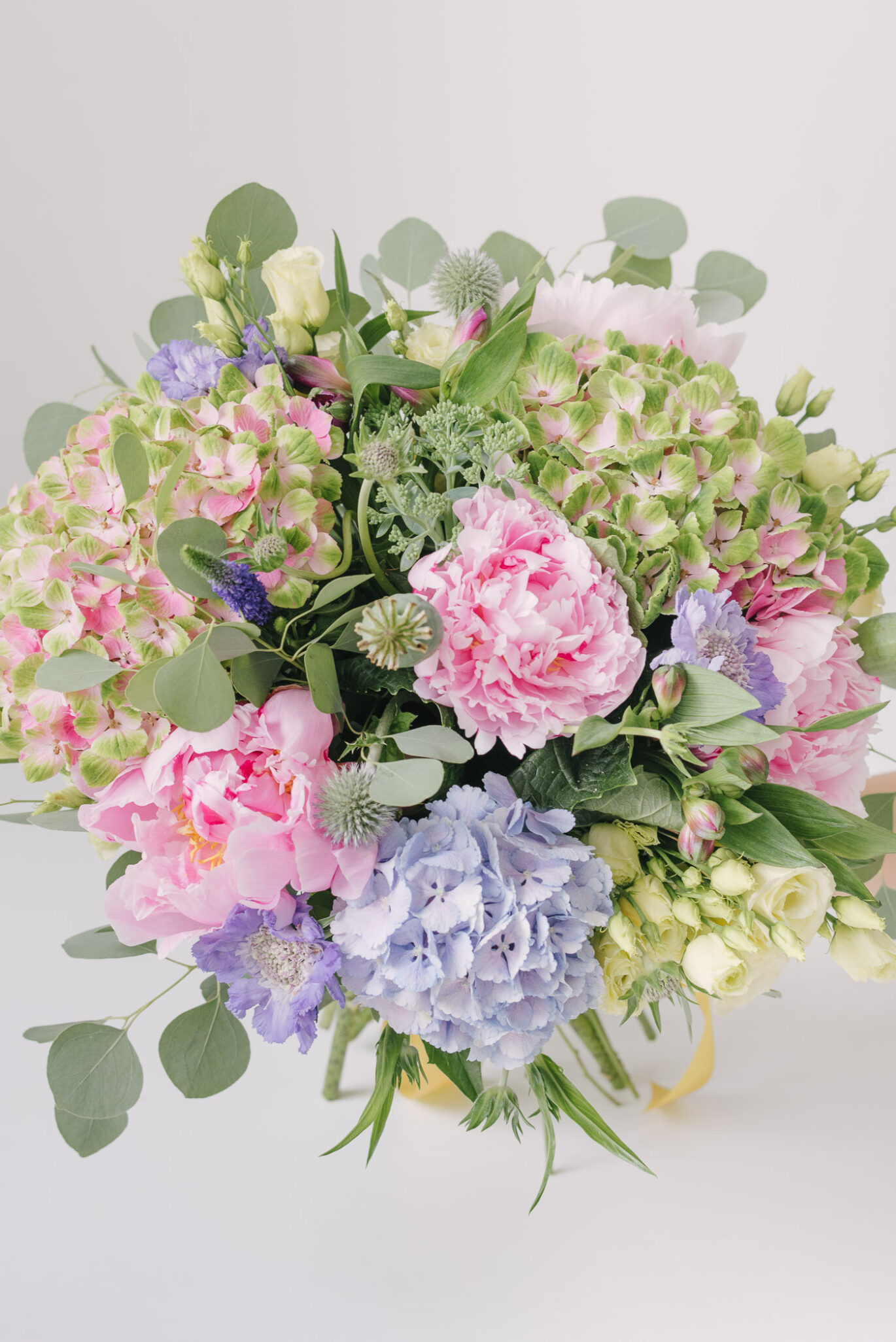Buchet De Flori Cu Bujori, Hortensii, Papaver, Scabiosa