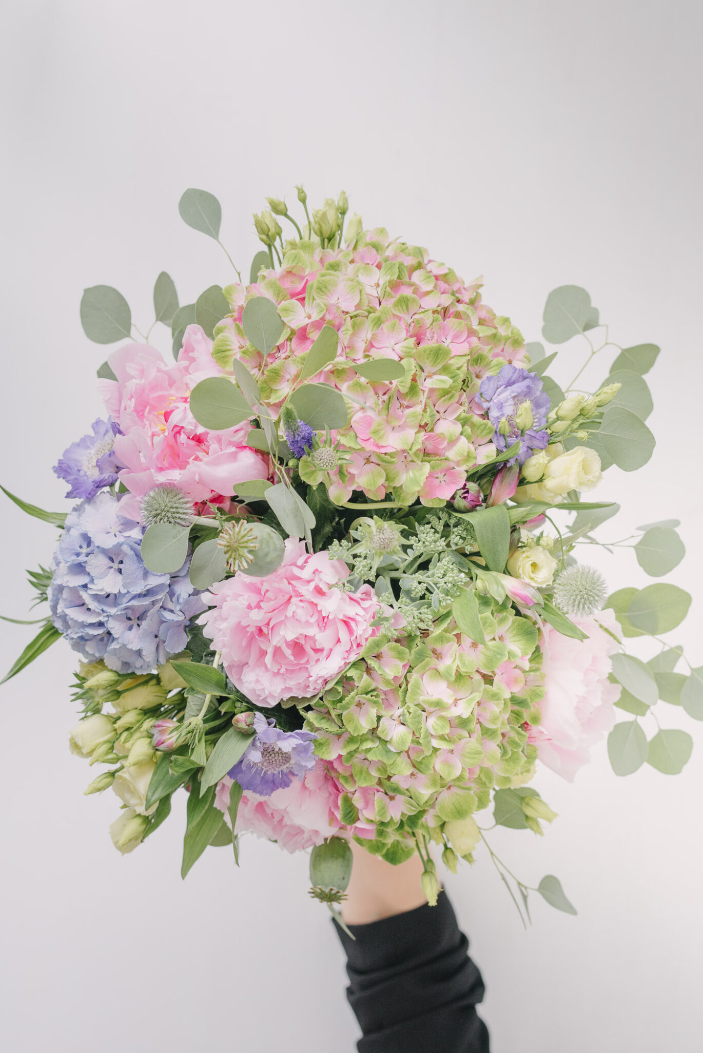 Buchet De Flori Cu Bujori, Hortensii, Papaver, Scabiosa