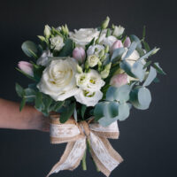 Buchet alb cu flori de Primavara