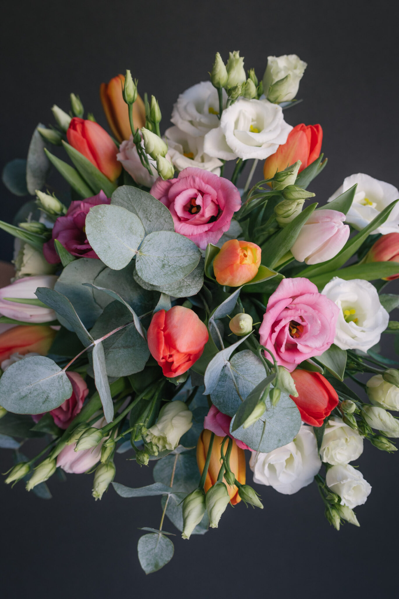 Buchet colorat cu lalele