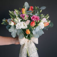 Buchet colorat cu lalele
