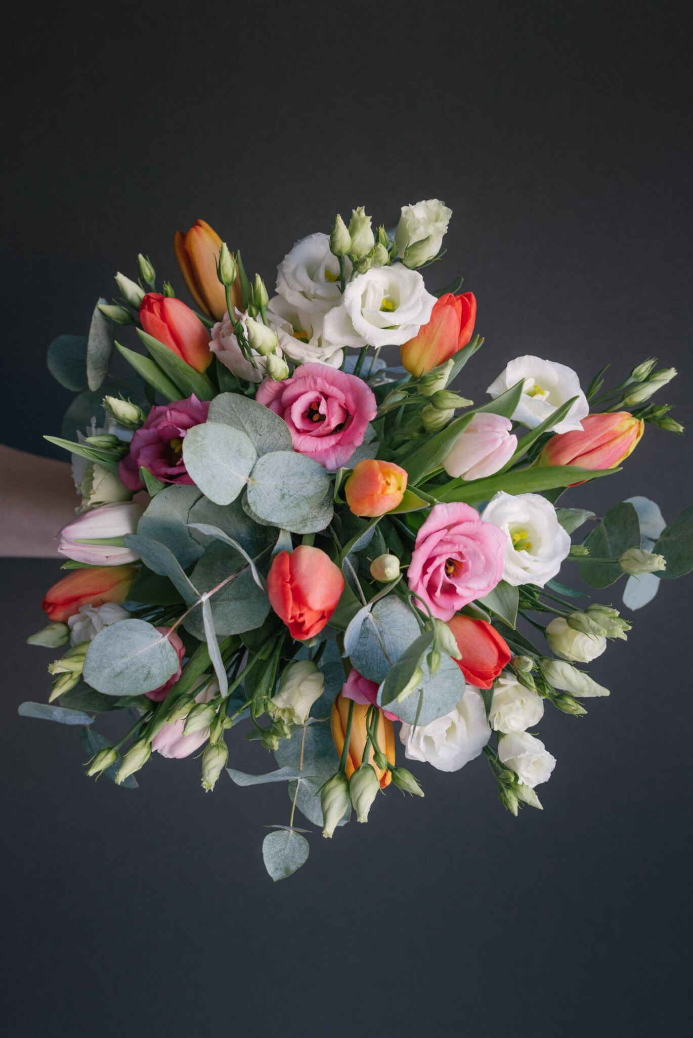Buchet colorat cu lalele
