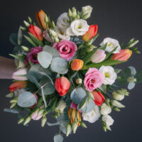 Buchet colorat cu lalele