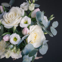 Buchet mixt cu flori albe