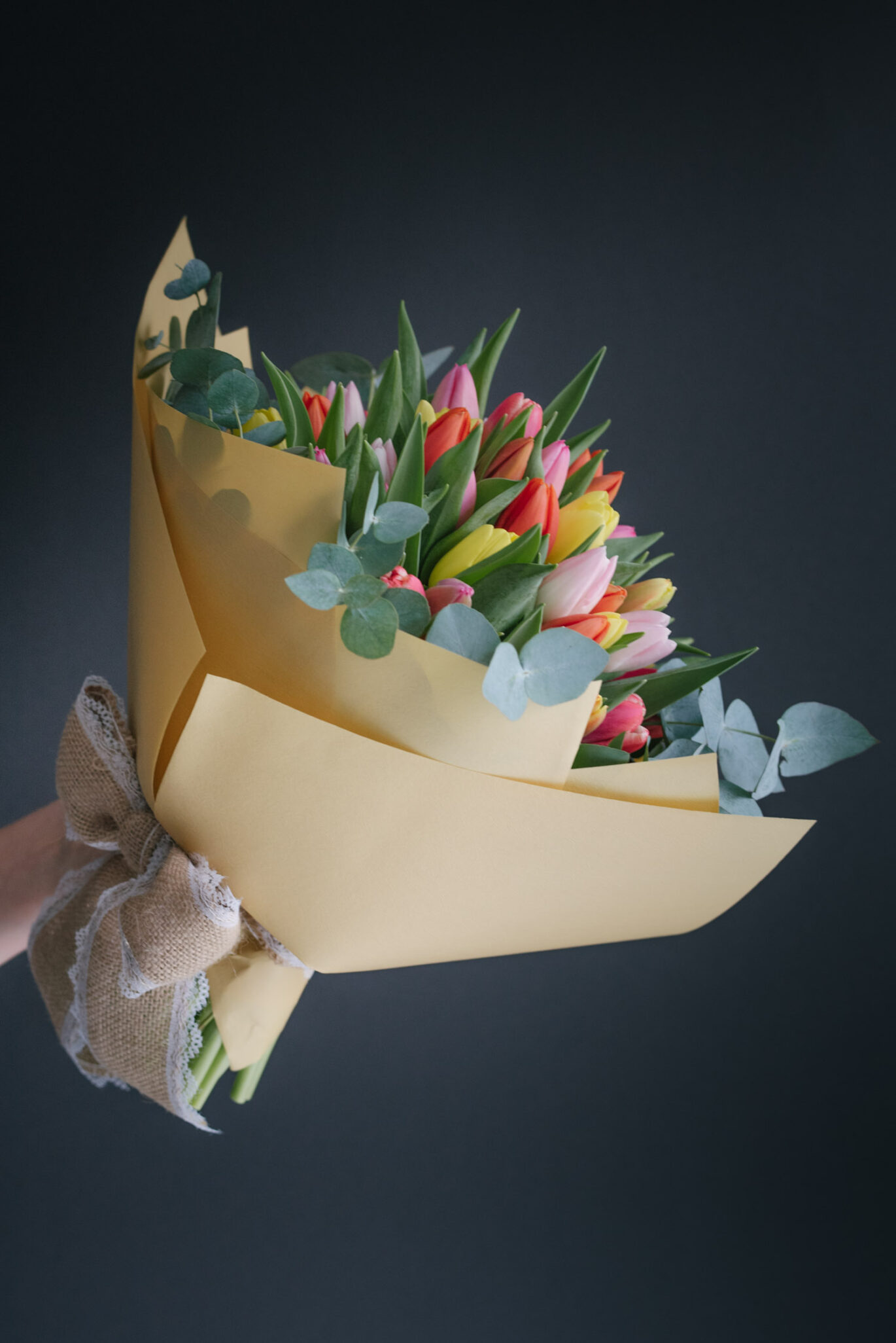 Buchet cu 49 lalele colorate