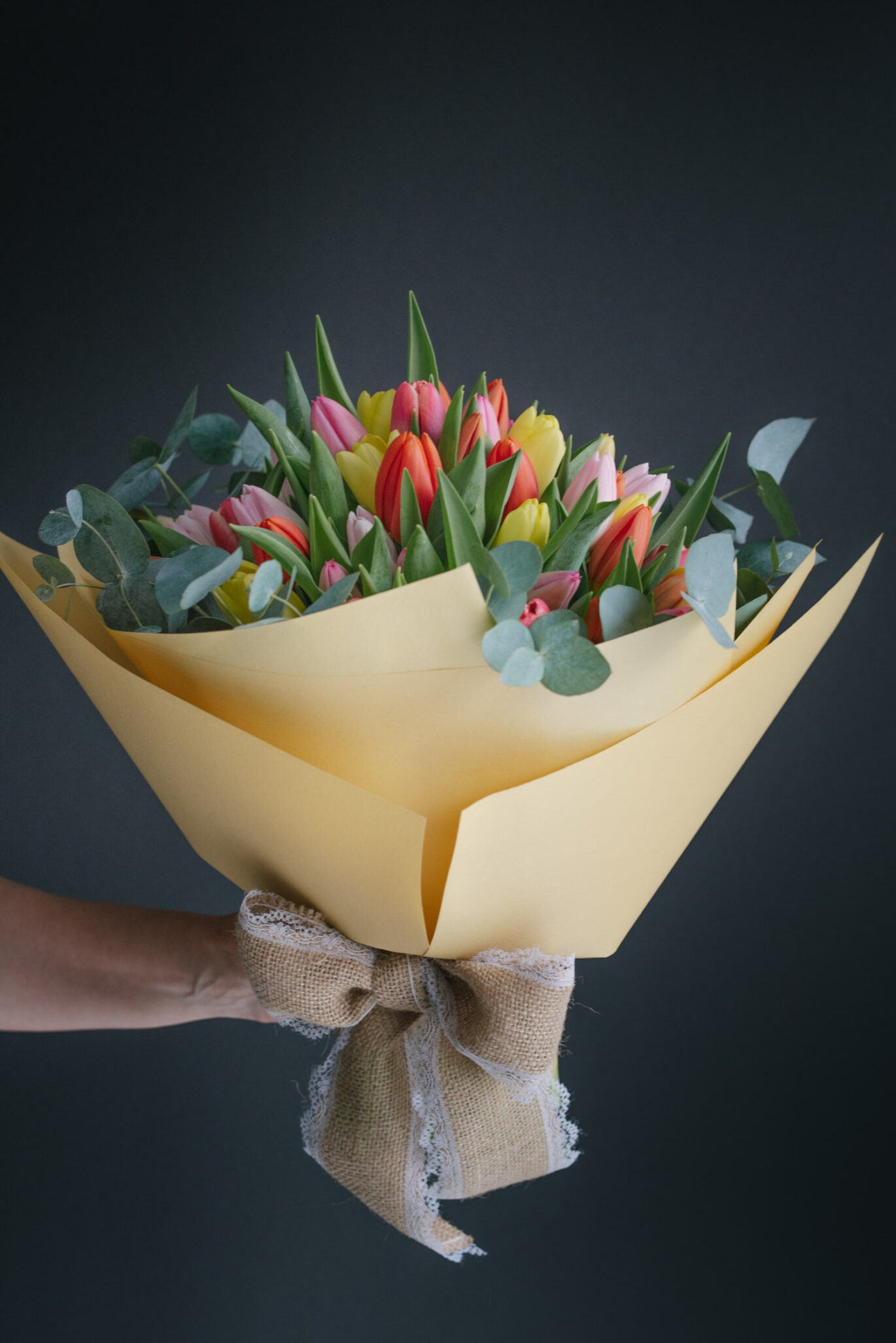Buchet cu 49 lalele colorate