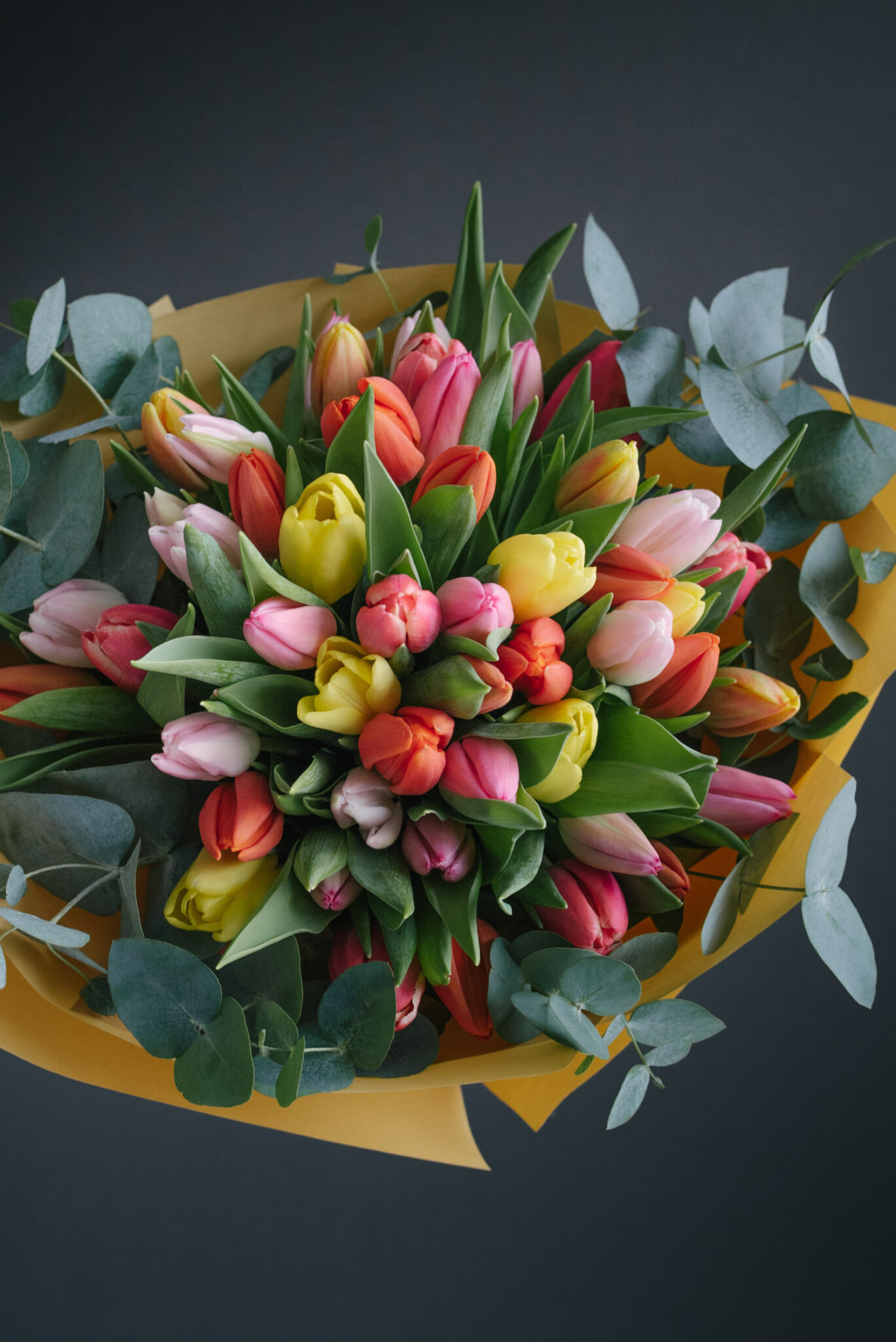 Buchet cu 49 lalele colorate