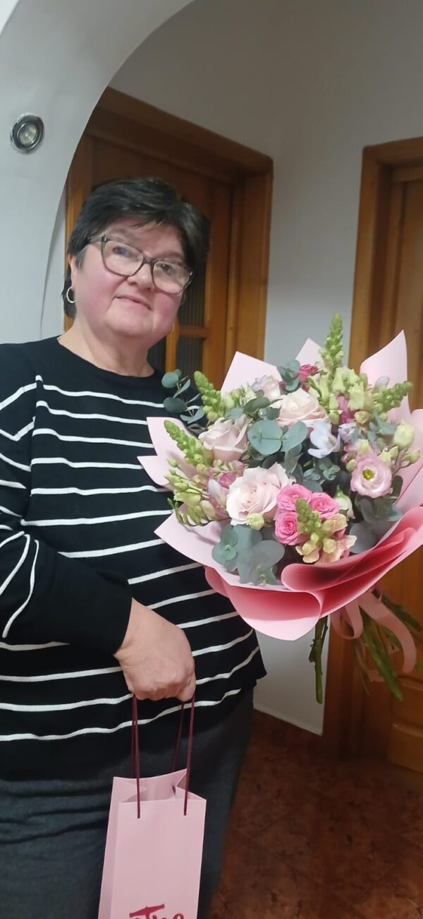 Mix floral pastelat de dimensiune medie