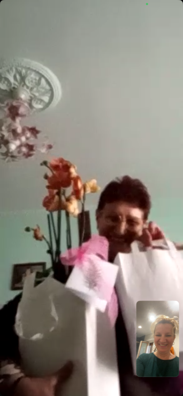 Orhidee Phalaenopsis la ghiveci mov cu 3 fire